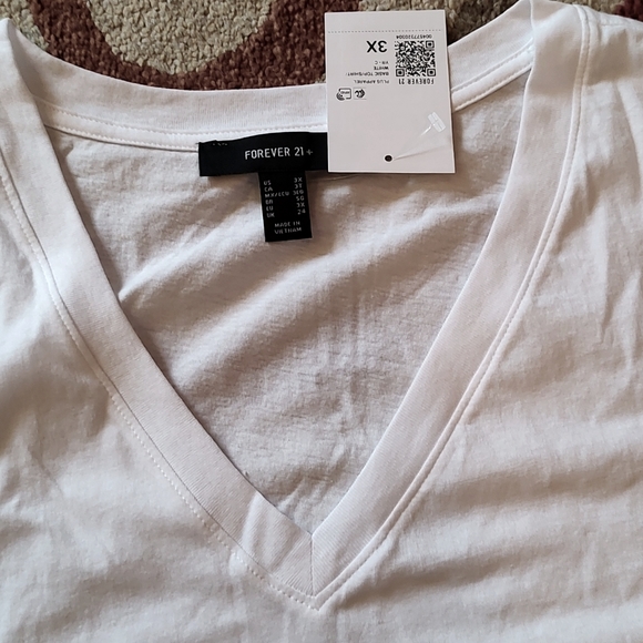 New Forever 21 v-neck short sleeve white cotton T-shirt, 3X (Fits more like 1X) - Picture 3 of 3